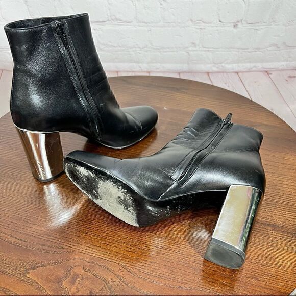 7 (37) YVES SAINT LAURENT PARIS (YSL) buttery soft leather ankle booties… - Picture 6 of 11